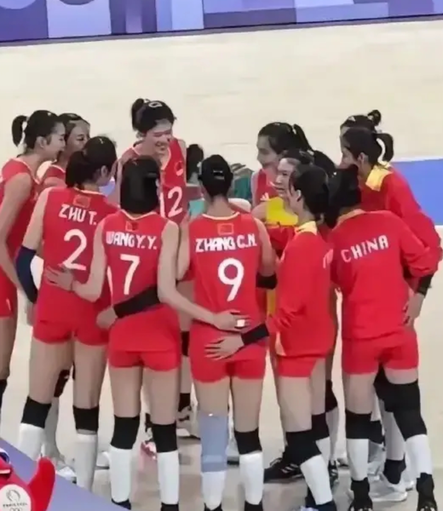 排球女团壮举再现,意外夺魁 排球女团壮举再现,意外夺魁