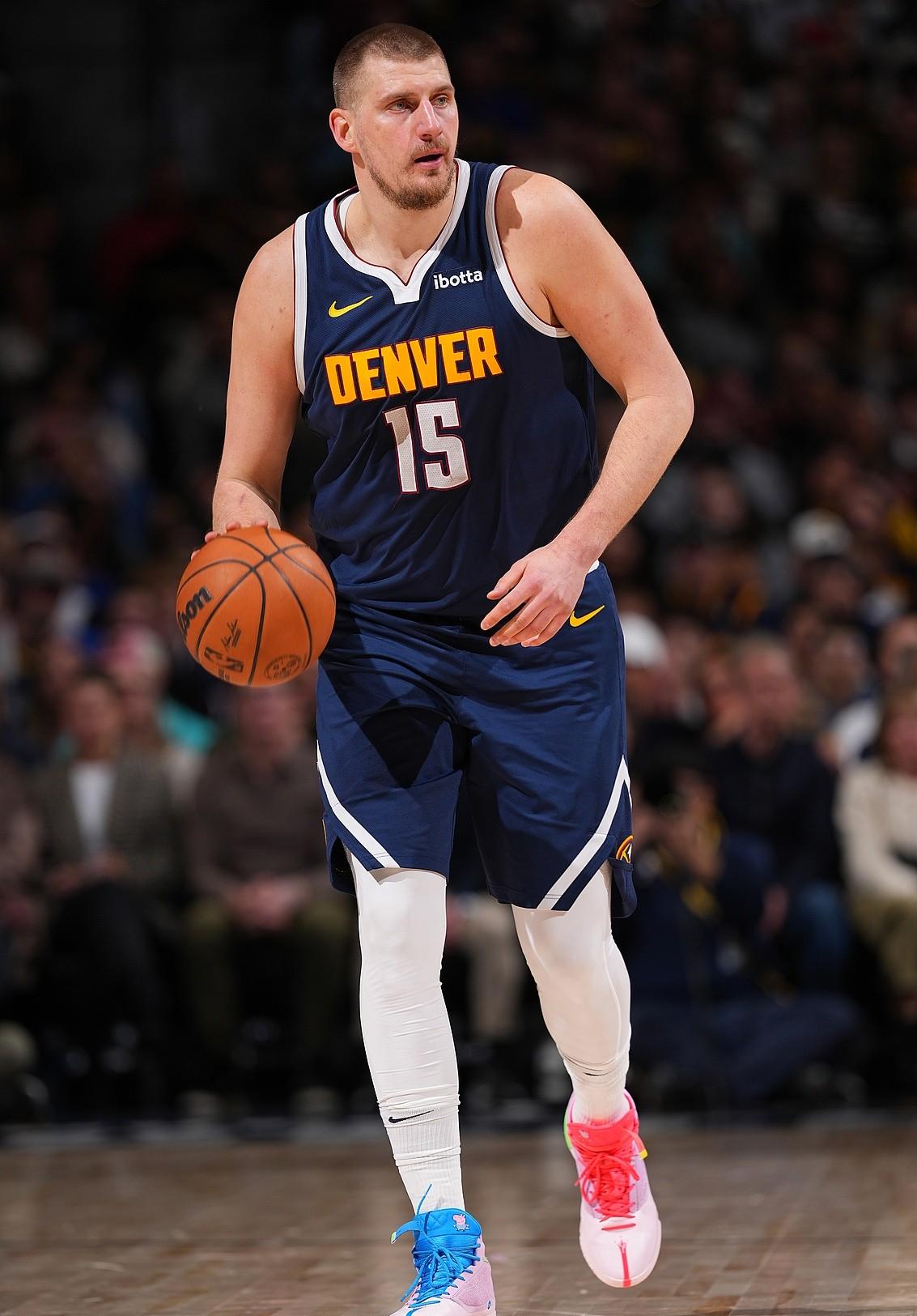 包含掘金逆转步行者，胡金秋刷新纪录的词条