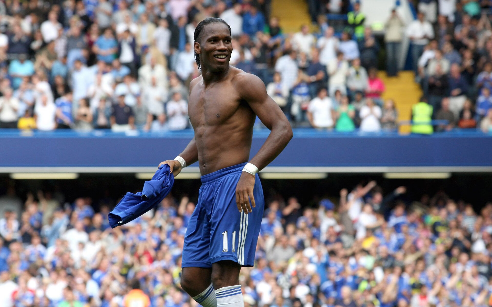 双重赛场，当F1引擎轰鸣中，库里在最后一秒让心跳静止